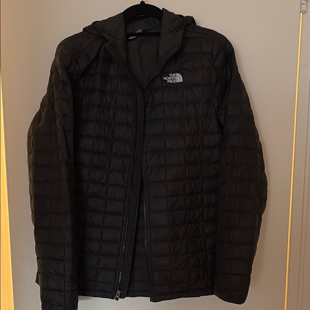 The North Face Boys/Men Small, Black Quilted Puffer Jacket "Boys 18/20"